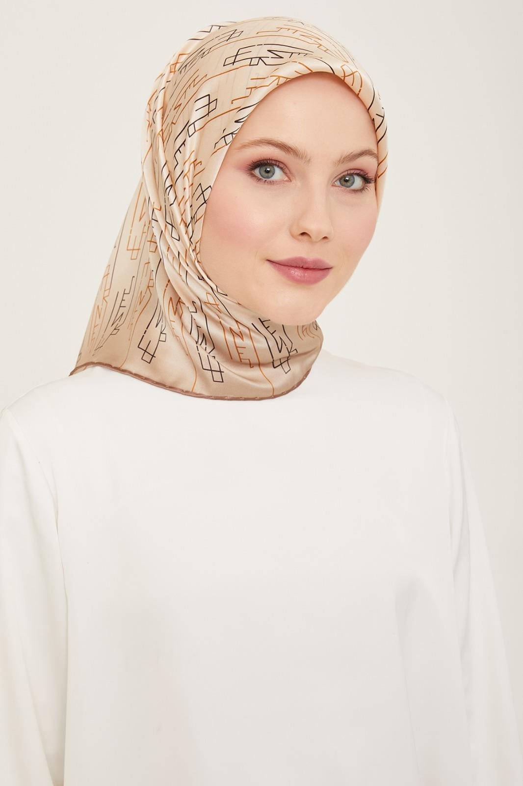 armine-bej-yazi-desen-tivil-ipek-esarp-23-99f Armine Bej Yazı Desen Tivil İpek Eşarp 9142 - 52 - Görsel 1