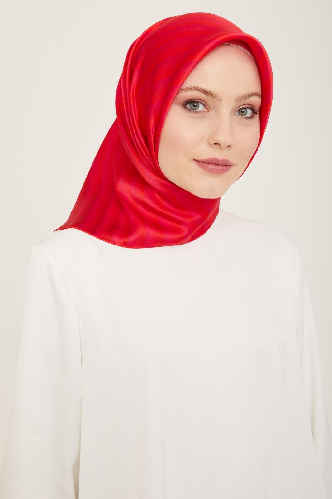 armine-fusya-cizgili-degrade-desen-sur-c5e1-3 Armine Fuşya Çizgili Degrade Desen Sura İpek Eşarp 9150 - 50 - Görsel 1