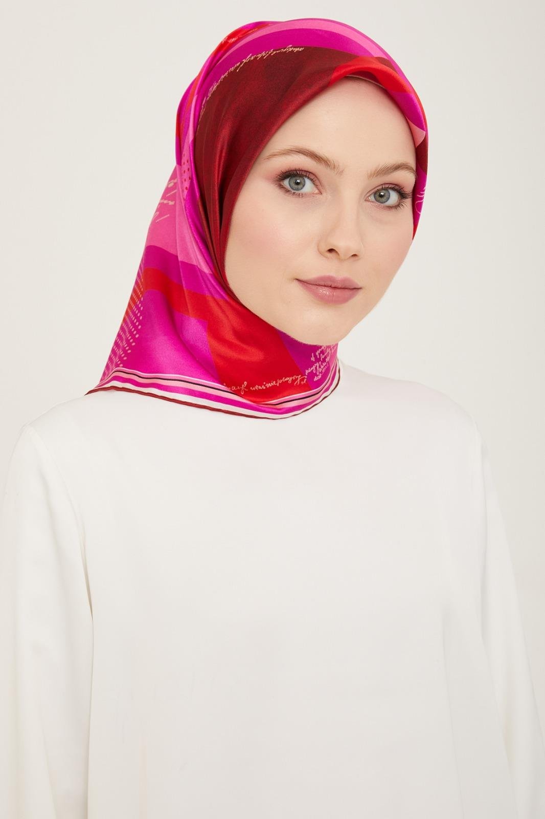 armine-fusya-yazi-desen-tivil-ipek-esa-42ef- Armine Fuşya Yazı Desen Tivil İpek Eşarp 9138 - 02 - Görsel 1