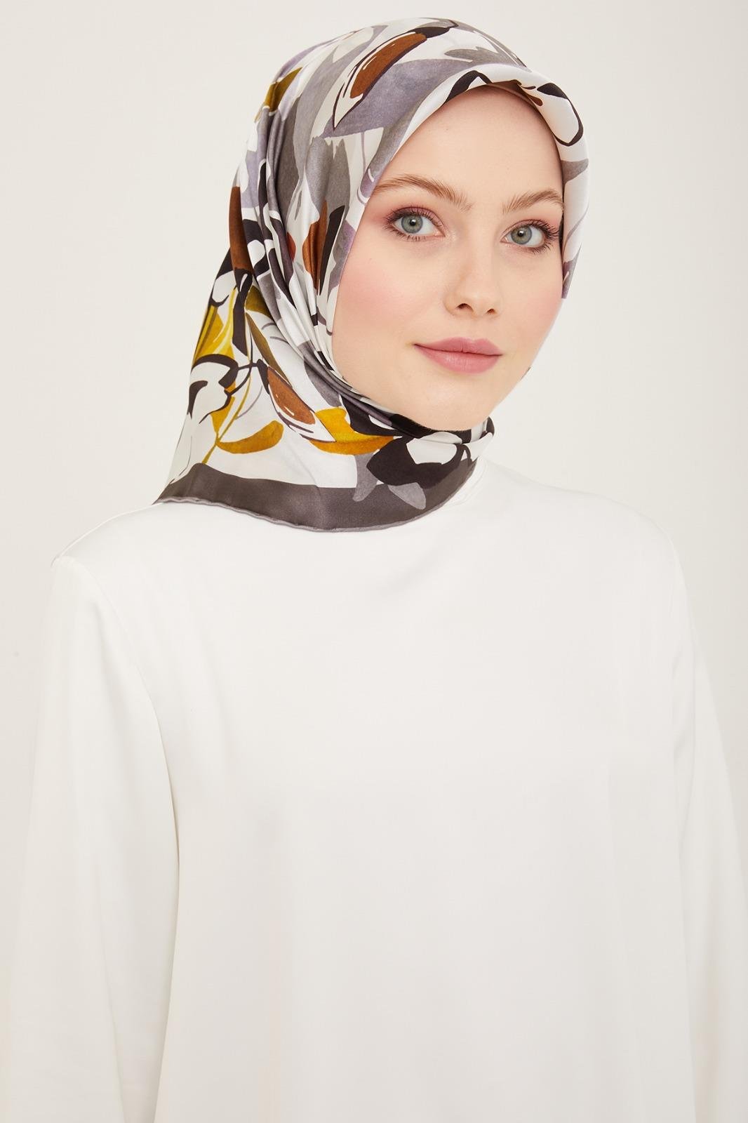 armine-gri-kahverengi-cicek-desen-sura-46b2- Armine Gri - Kahverengi Çiçek Desen Sura İpek Eşarp 9153 - 54 - Görsel 1