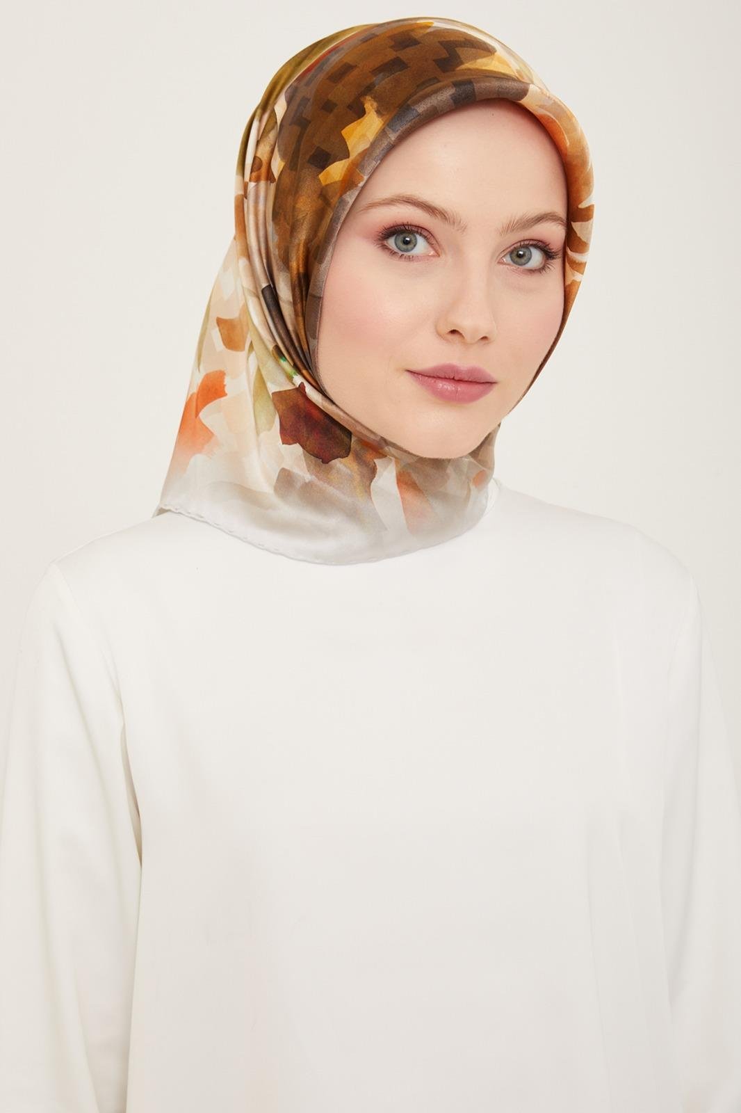 armine-gumus-batik-cicek-desenli-tivil-32a4-4 Armine Gümüş Batik Çiçek Desenli Tivil İpek Eşarp 9103 - 84 - Görsel 1