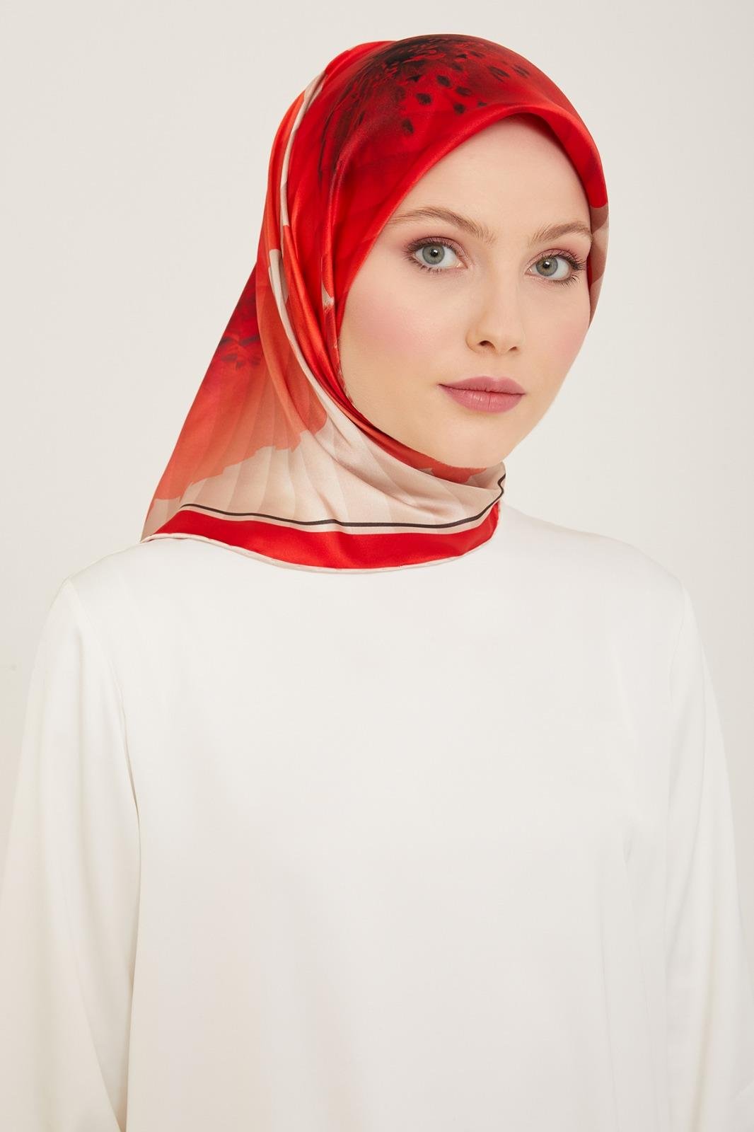 armine-kirmizi-cicek-desen-tivil-ipek-2-a938 Armine Kırmızı Çiçek Desen Tivil İpek Eşarp 9100 - 83 - Görsel 1