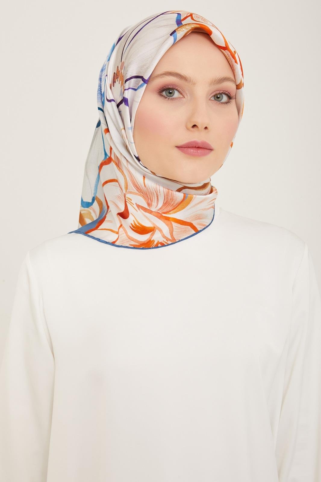 armine-mavi-cicek-desen-tivil-ipek-esa-d52d21 Armine Mavi Çiçek Desen Tivil İpek Eşarp 9110 - 05 - Görsel 1