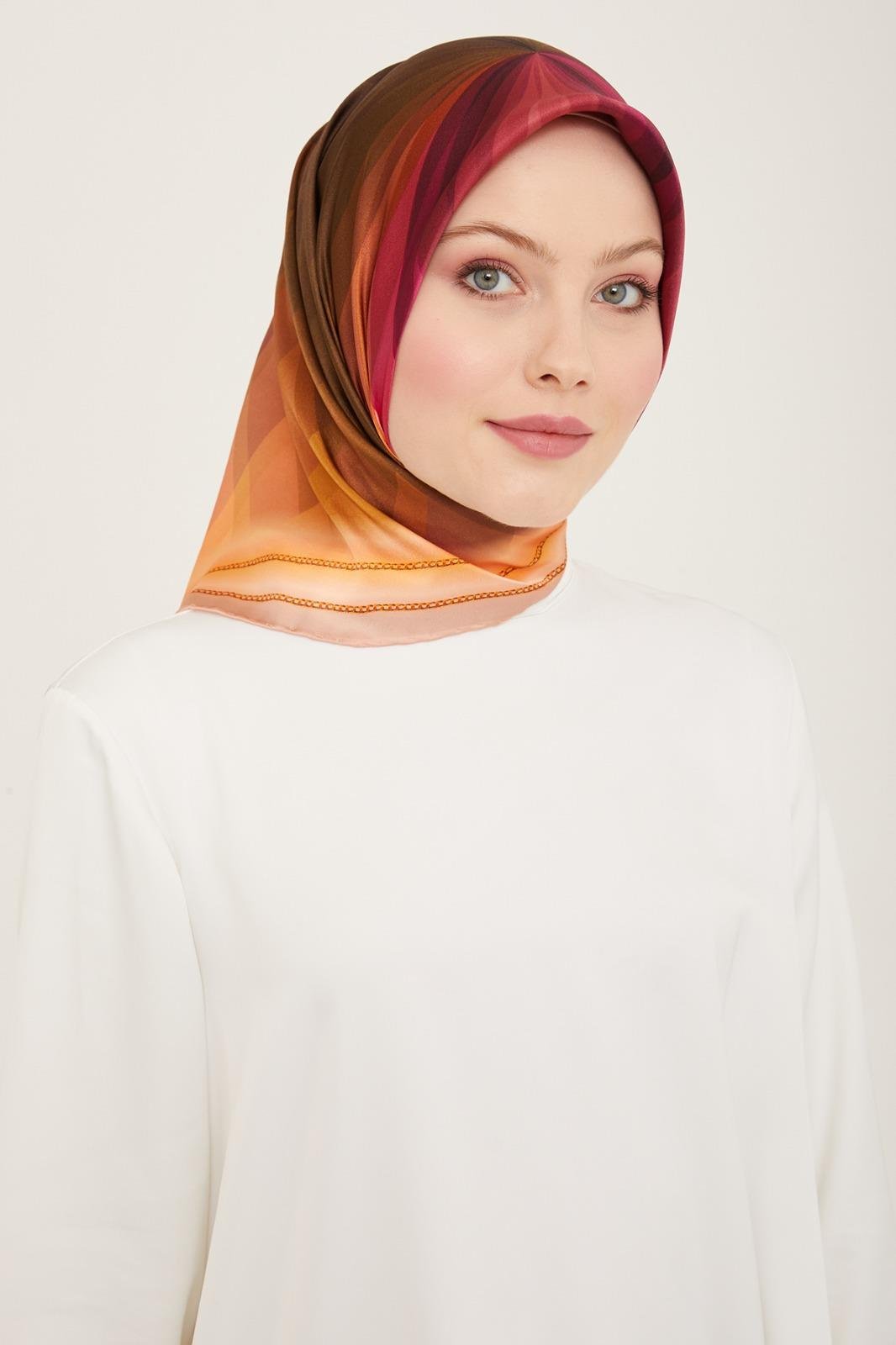 armine-mor-yesil-hologram-desen-tivil-2d-af9 Armine Mor - Yeşil Hologram Desen Tivil İpek Eşarp 9112 - 05 - Görsel 1