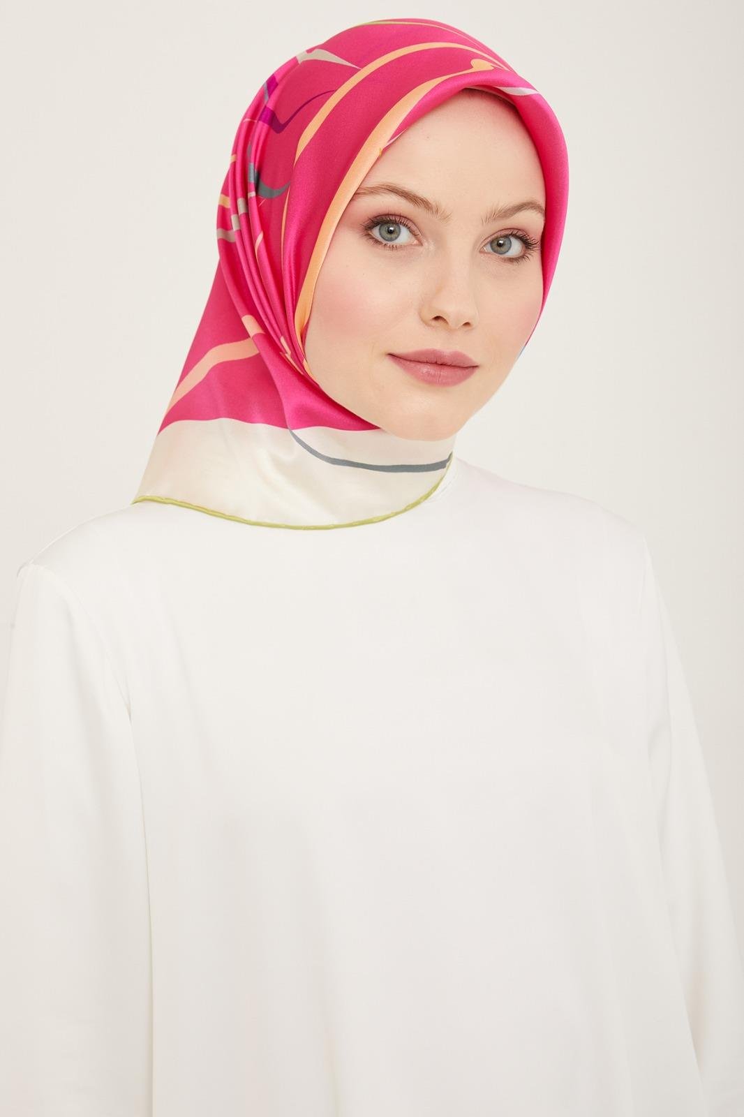 armine-pembe-soft-yesil-dijital-cicek-a1a4- Armine Pembe - Soft Yeşil Dijital Çiçek Desen Tivil İpek Eşarp 9115 - 80 - Görsel 1
