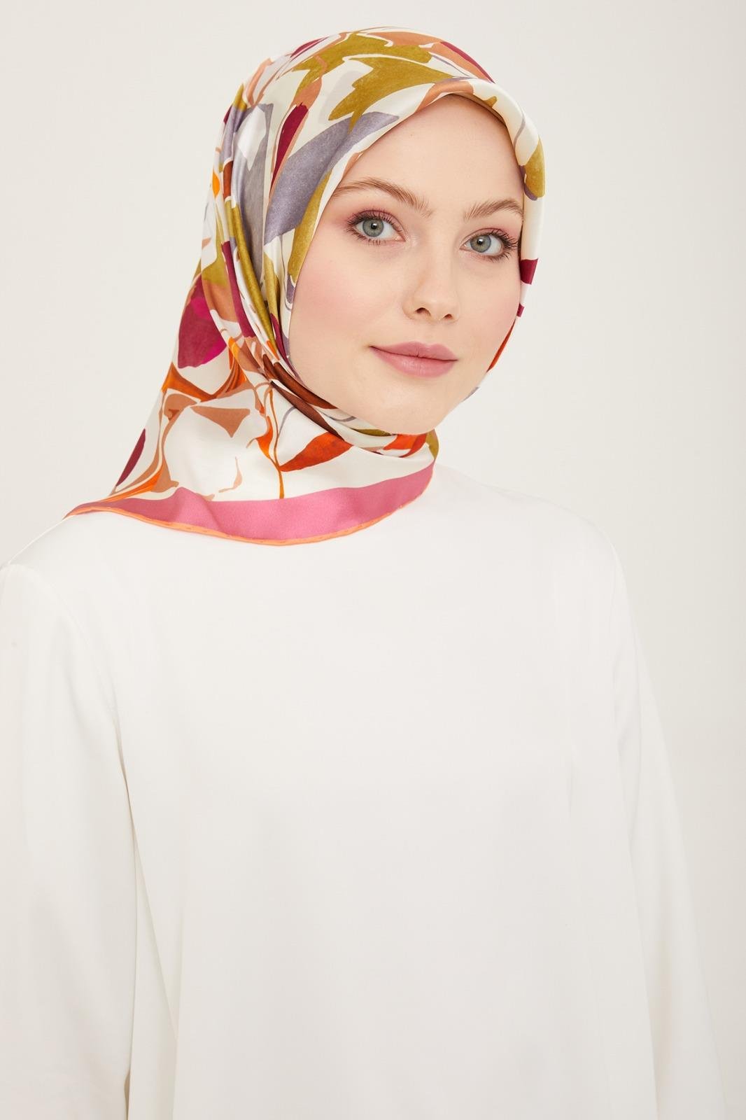 armine-pembe-turuncu-desen-sura-ipek-e-e3c295 Armine Pembe - Turuncu Desen Sura İpek Eşarp 9153 - 52 - Görsel 1