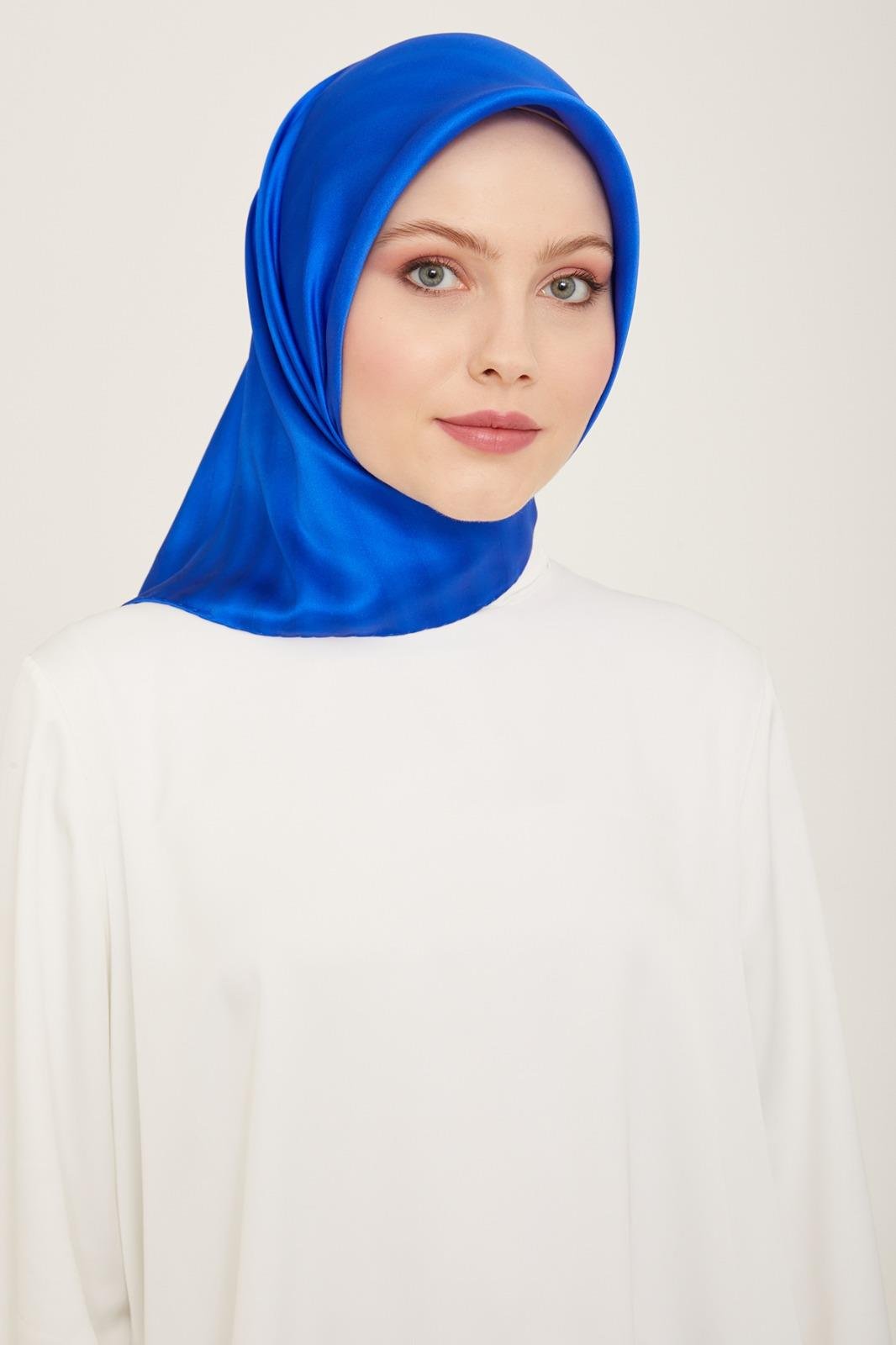 armine-saks-mavi-cizgili-degrade-desen-b-47a9 Armine Saks Mavi Çizgili Degrade Desen Sura İpek Eşarp 9150 - 83 - Görsel 1