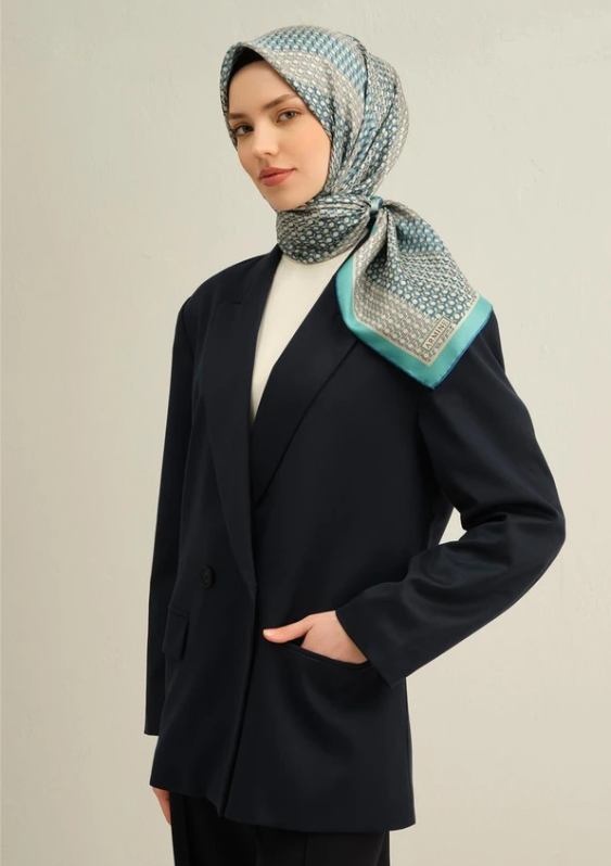 armine-sura-ipek-esarp-9319-50-su-yesi-1008e Armine Tivil İpek Eşarp 9319 - 50 Su Yeşili Karışık Desen - Görsel 1