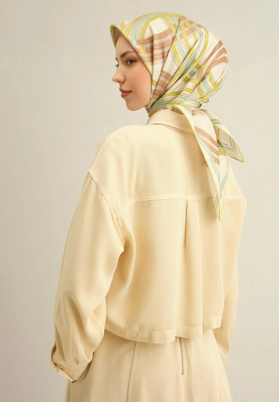 armine-sura-ipek-esarp-9333-33-krem-ka-1337 Armine Tivil İpek Eşarp 9333 - 33 Krem Karışık Desen - Görsel 1