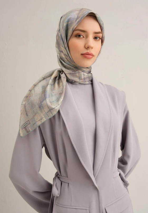 armine-sura-ipek-esarp-9339-57-yesil-k-1a0c9 Armine Tivil İpek Eşarp 9339 - 57 Yeşil Karışık Desen - Görsel 1