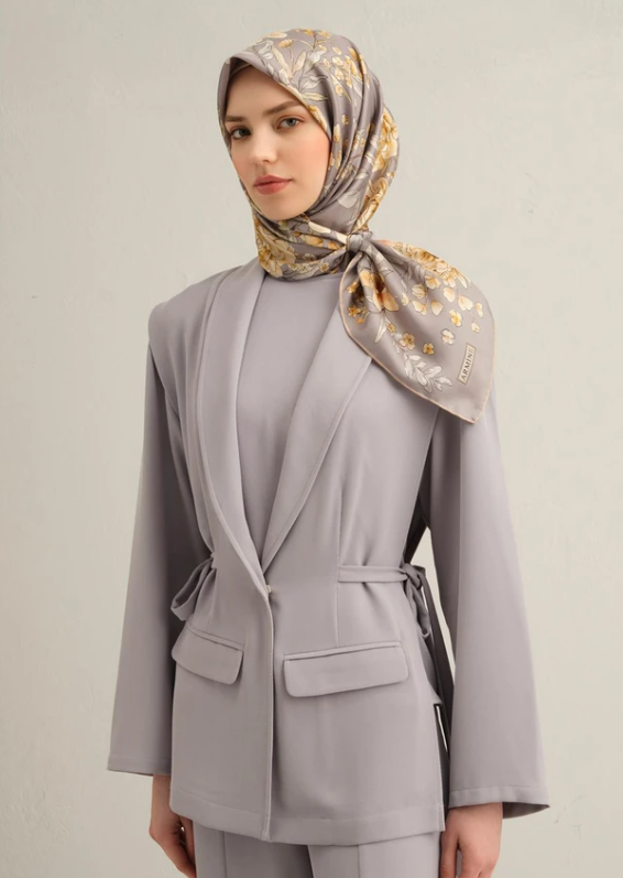 armine-sura-ipek-esarp-9347-52-gri-kar-a2b-b6 Armine Sura İpek Eşarp 9347 - 52 Gri Karışık Desen - Görsel 1