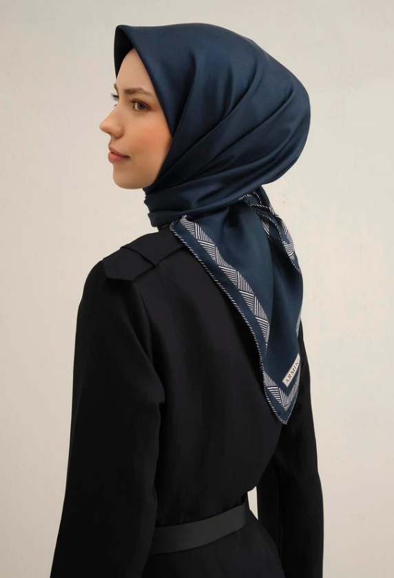 armine-sura-ipek-esarp-9357-04-laciver-ab1c6 Armine Tivil İpek Eşarp 9357-04 Lacivert - Görsel 1