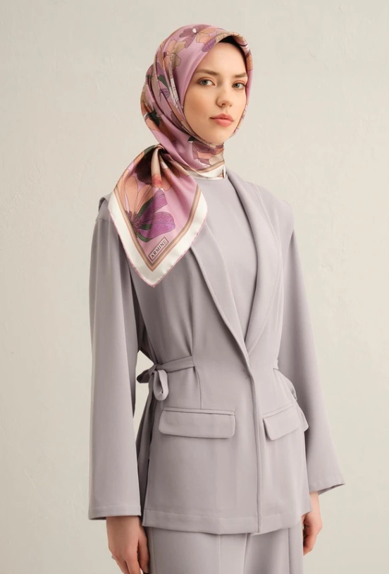armine-tivil-ipek-esarp-9312-58-pembe-2248e Armine Sura İpek Eşarp 9312 - 58 Pembe Karışık Desen - Görsel 1