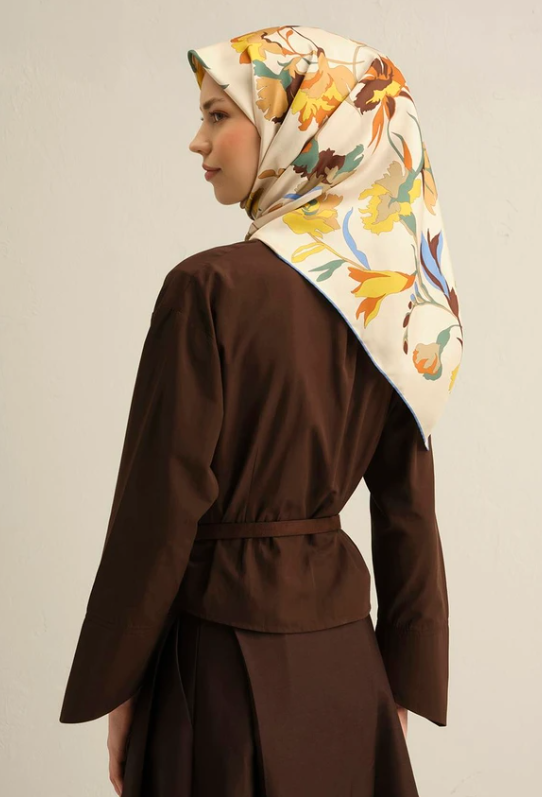 armine-tivil-ipek-esarp-9342-03-krem-k-e745e Armine Sura İpek Eşarp 9342 - 03 Krem Karışık Desen - Görsel 1