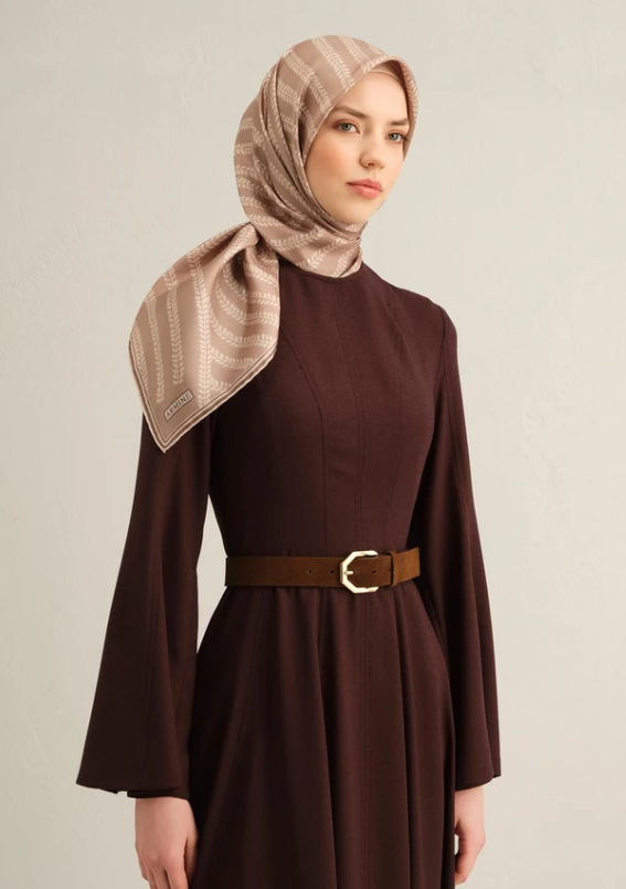 armine-tivil-ipek-esarp-9351-40-sutlu-6b017 Armine Sura İpek Eşarp 9351 - 40 Sütlü Kahve Karışık Desen - Görsel 1