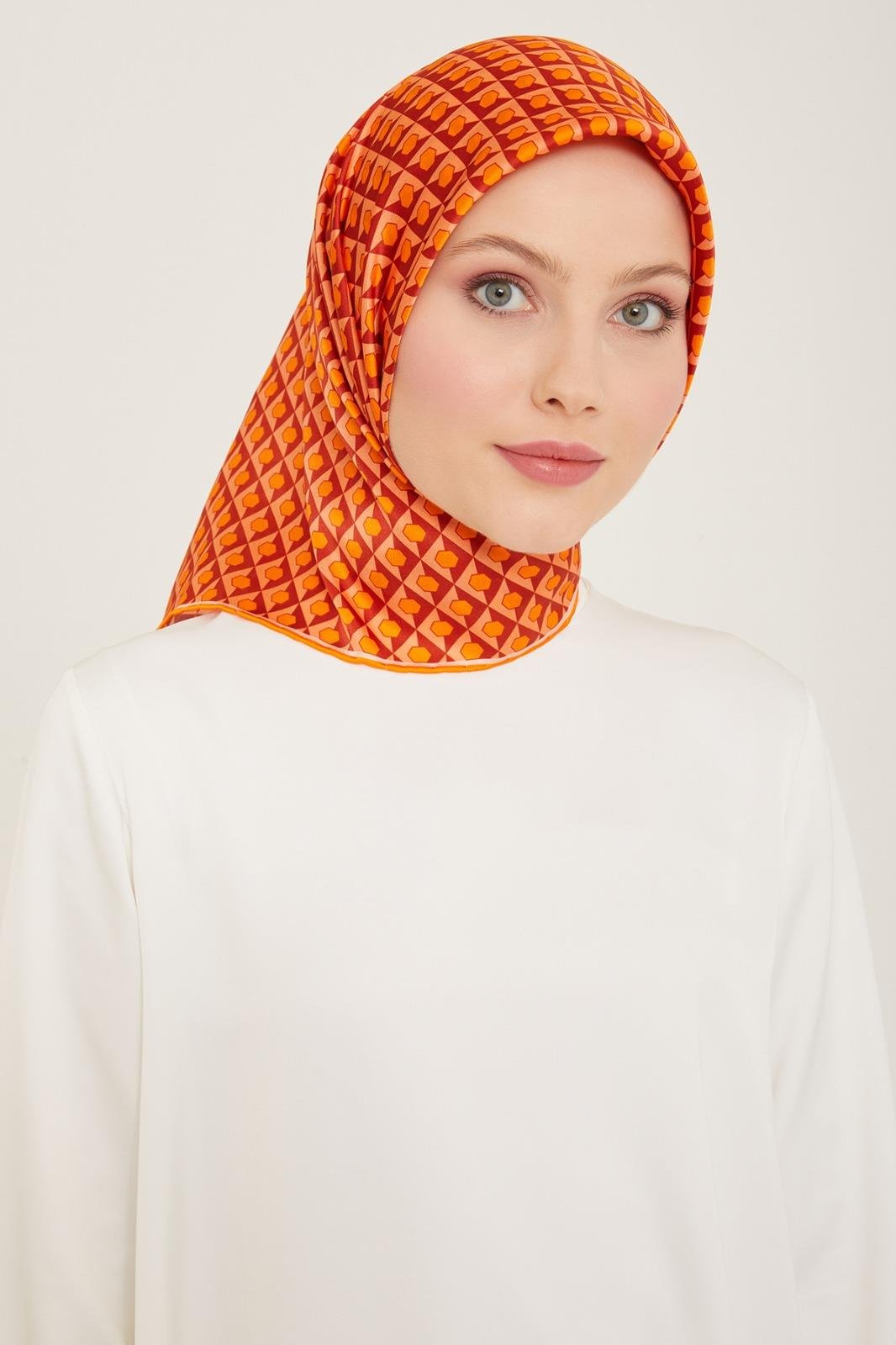 armine-turuncu-bal-petegi-desen-tivil-ea30a4 Armine Turuncu Bal Peteği Desen Tivil İpek Eşarp 9109 - 50 - Görsel 1