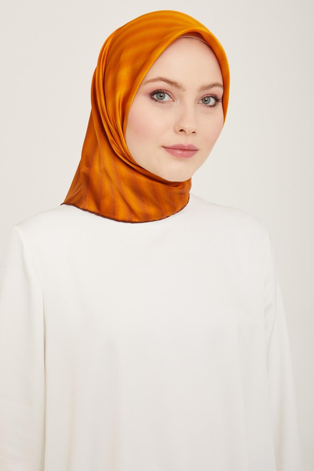 armine-turuncu-cizgili-degrade-desen-t-4f2-1e Armine Turuncu Çizgili Degrade Desen Tivil İpek Eşarp 9150 - 09 - Görsel 1