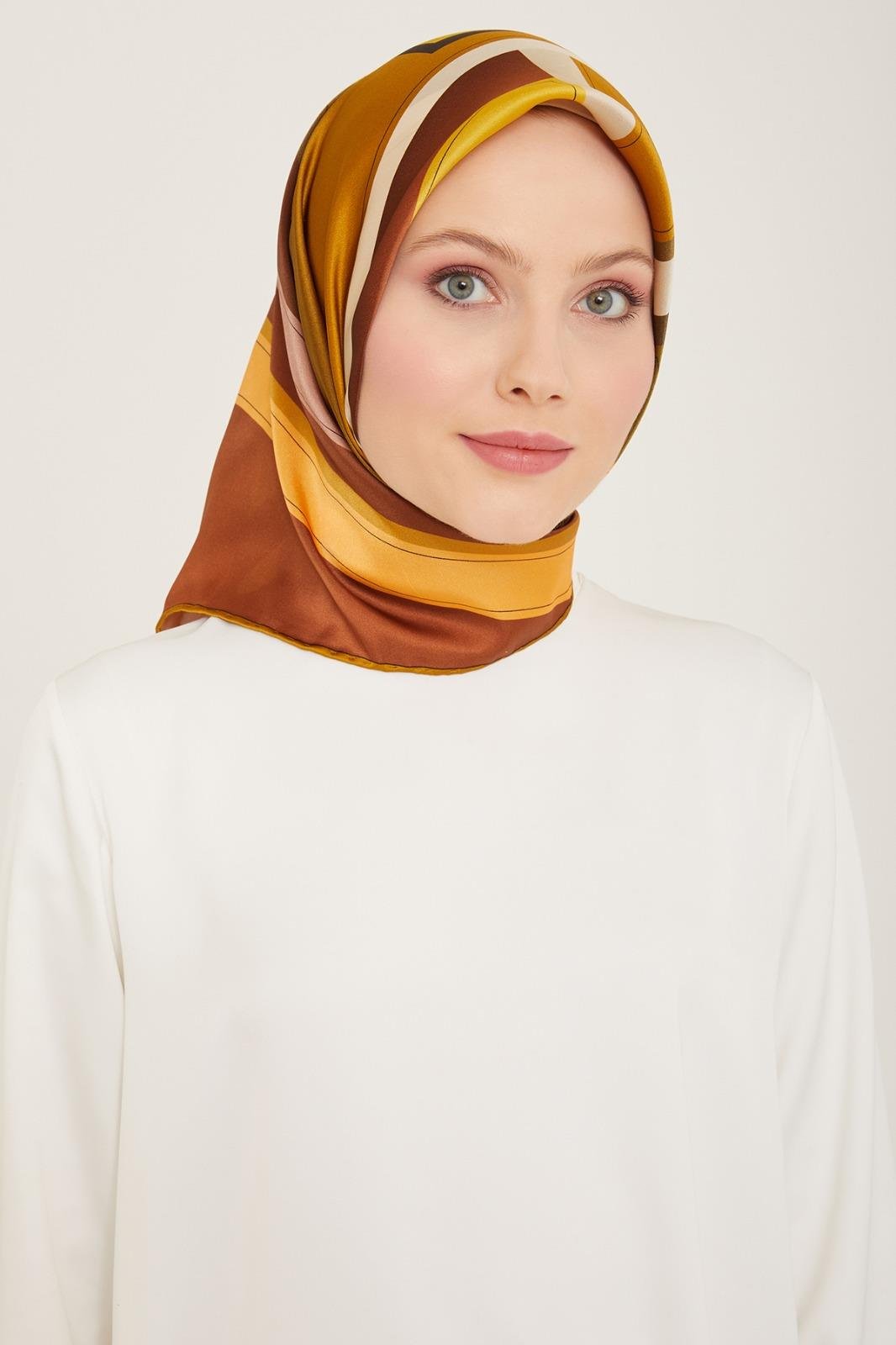 armine-yag-yesil-kahverengi-geometrik-394-8b Armine Yağ Yeşil - Kahverengi Geometrik Desen Tivil İpek Eşarp 9122 - 56 - Görsel 1