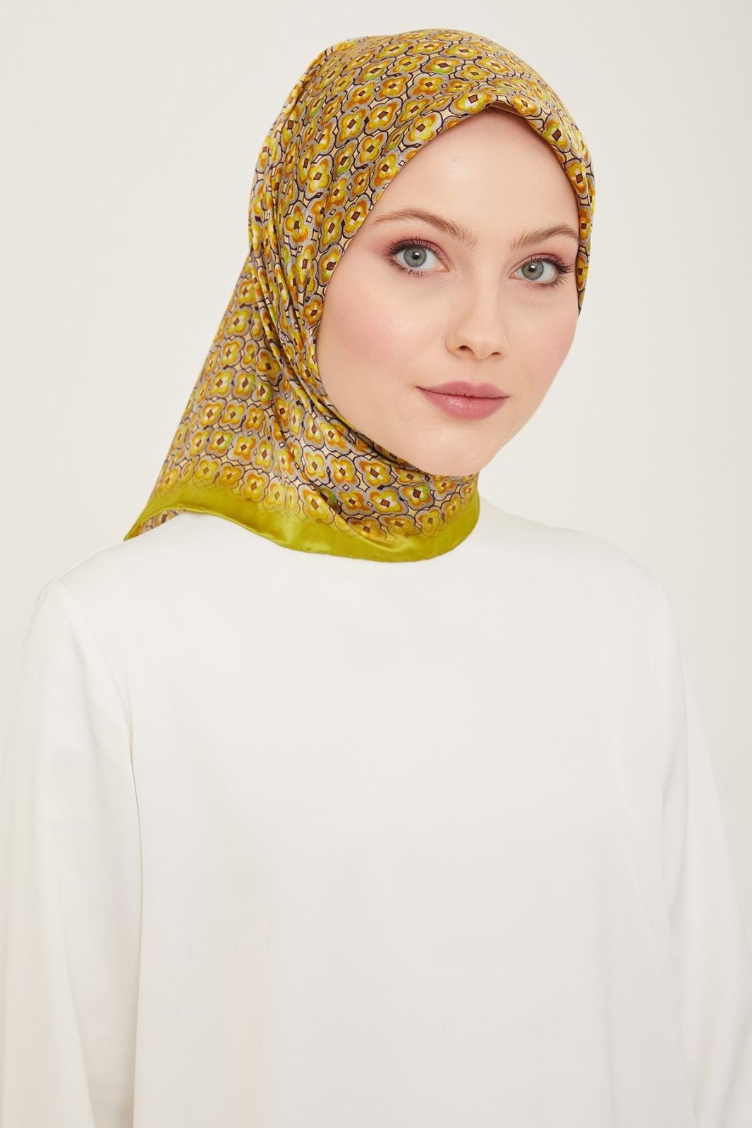 armine-yag-yesili-mini-cicek-desen-sur-4990-b Armine Yağ Yeşili Mini Çiçek  Desen Sura İpek Eşarp 9134 - 06 - Görsel 1