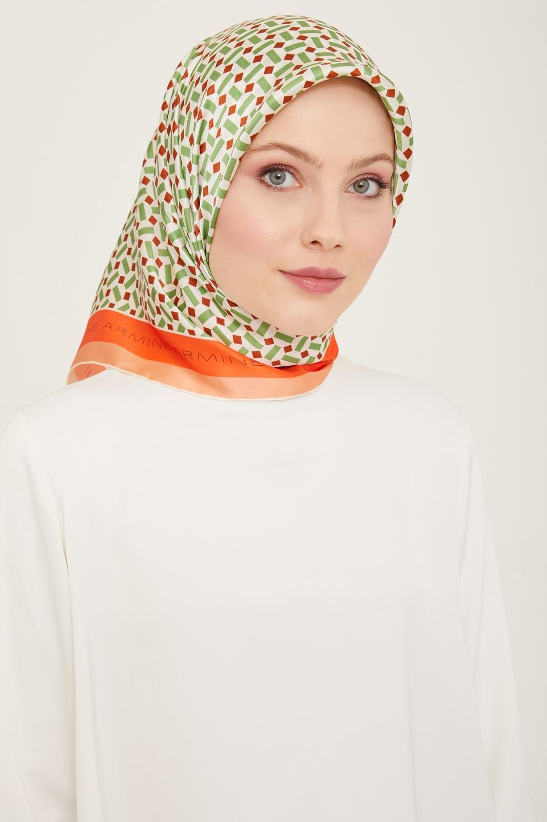 armine-yesil-kahverengi-geometrik-dese-7642e3 Armine Yeşil - Kahverengi Geometrik Desen Sura İpek Eşarp 9151 - 34 - Görsel 1