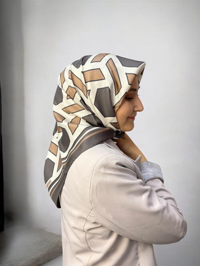 Lawilia Kahverengi Füme Geometrik Desen Tivil İpek Eşarp 31666 - 150 - Görsel 1