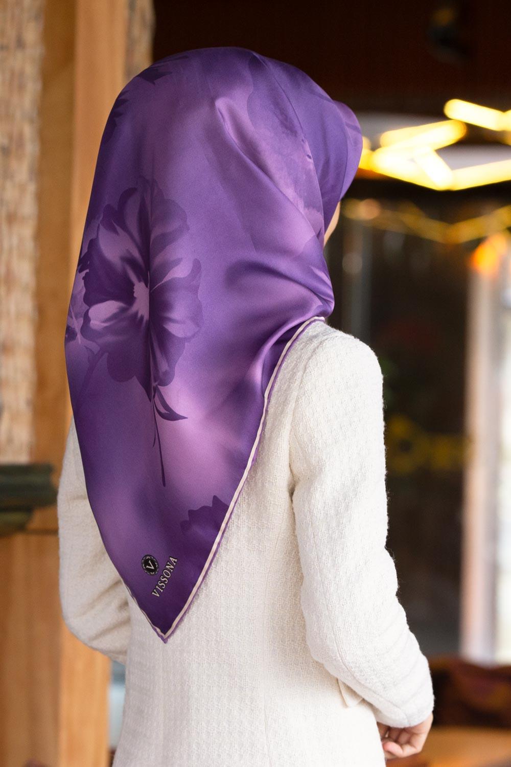 vissona-lila-soyut-desenli-tivil-ipek-16999c Vissona Lila Soyut Desenli Tivil İpek Eşarp 6269 - 0022 - Görsel 1