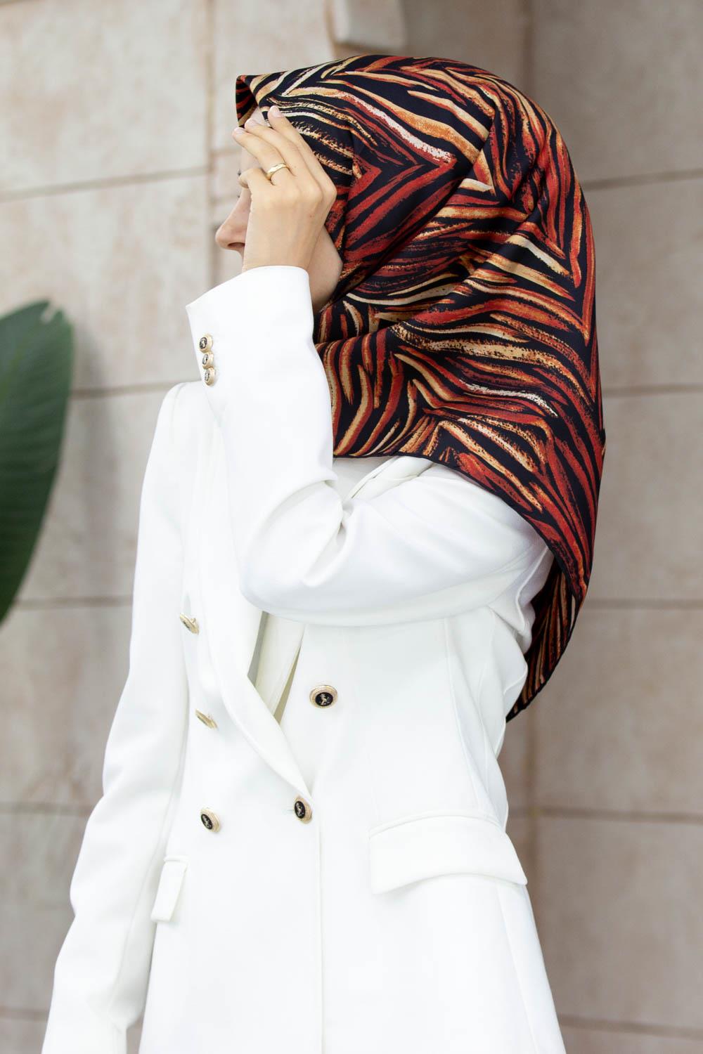 vissona-siyah-bordo-dalga-desenli-tivi-a7-bcc Vissona Siyah - Bordo Dalga Desenli Tivil İpek Eşarp 51755 - 01 - 17 - Görsel 1