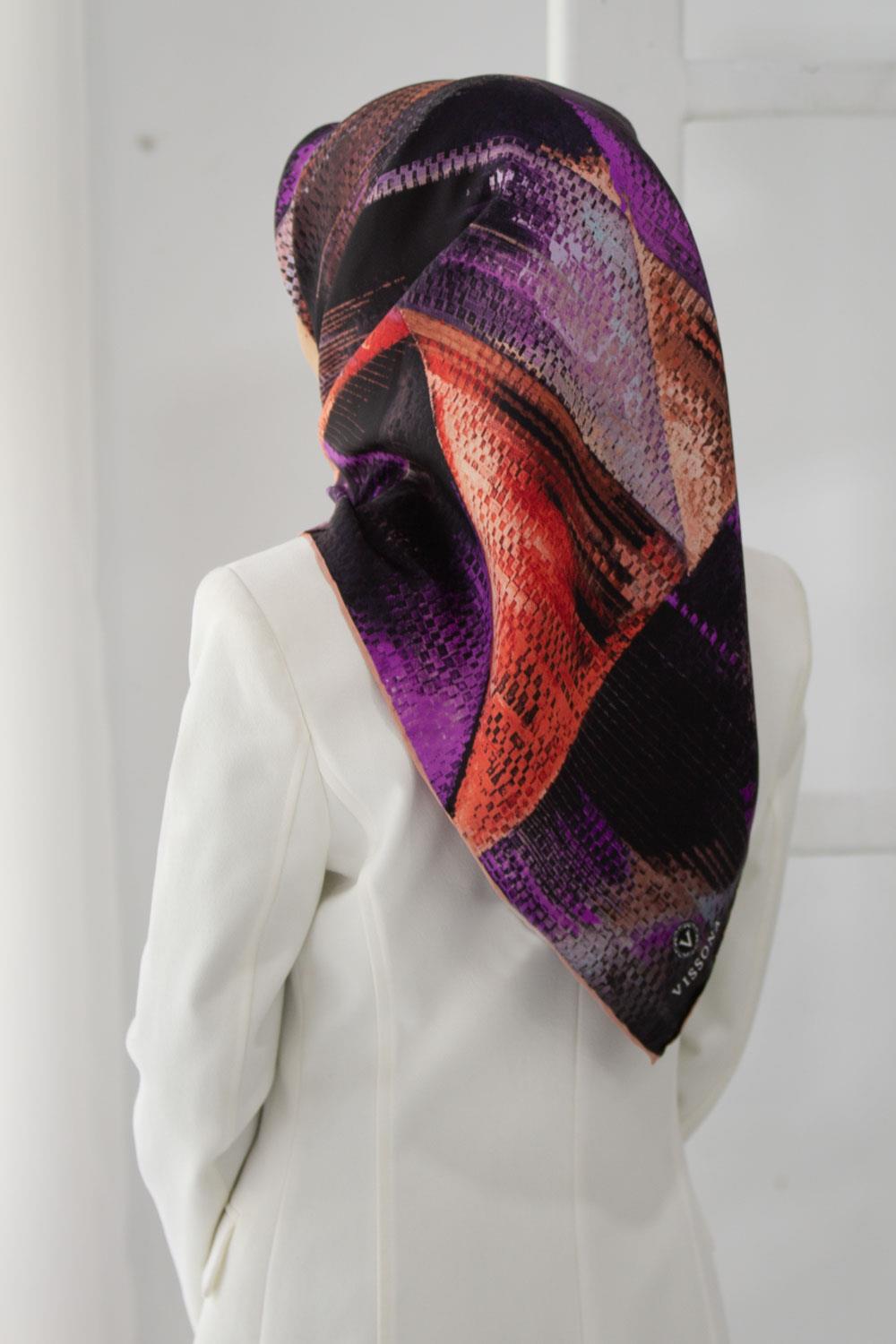 vissona-siyah-nar-cicegi-mermer-desen-84-4e3 Vissona Siyah - Nar Çiçeği Mermer Desen Tivil İpek Eşarp 51719 - 0001 - 0016 - Görsel 1