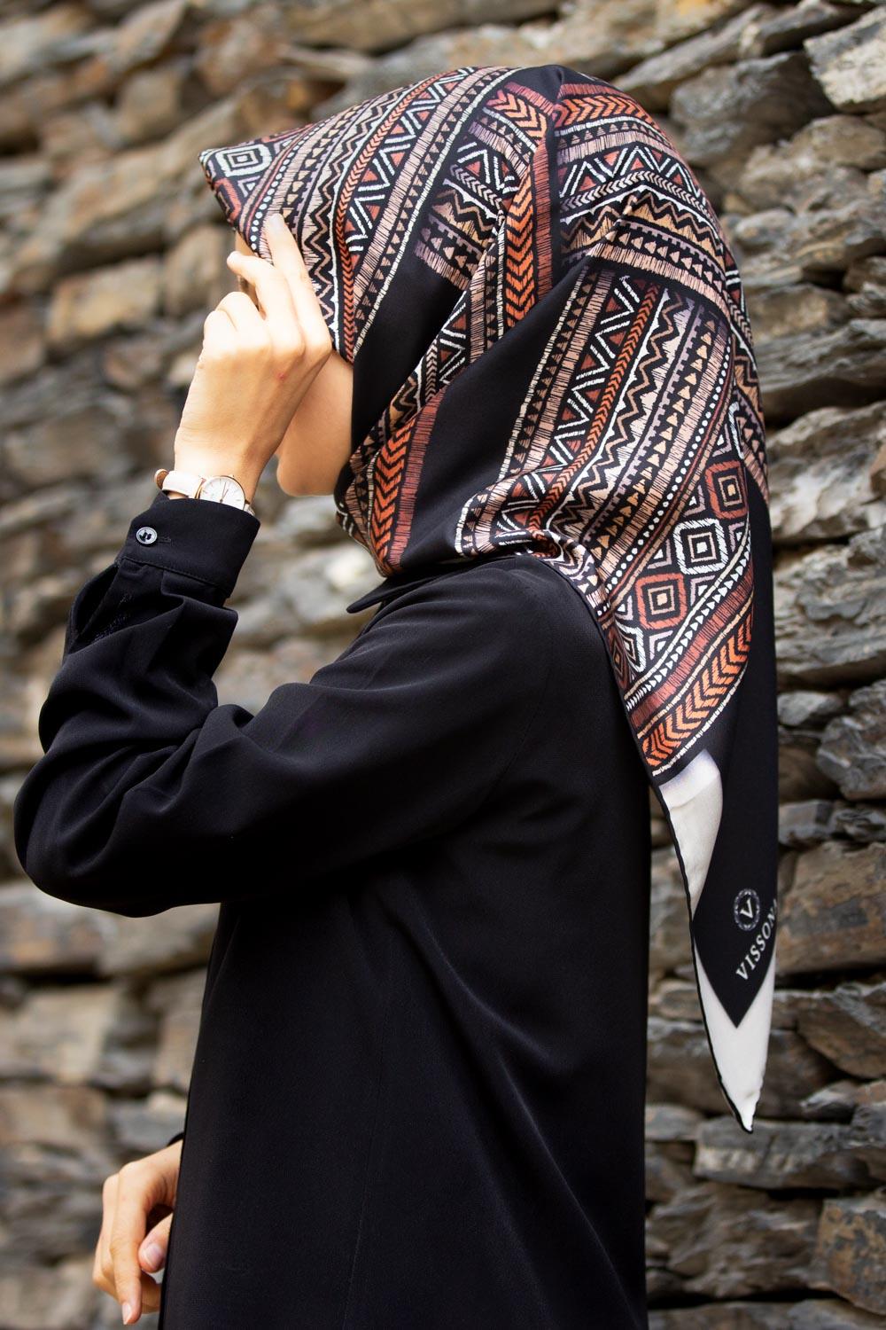 vissona-tivil-ipek-esarp-17025-0001-00-33d3fe Vissona Tivil İpek Eşarp 17025 - 0001 - 0014 Siyah Karışık Desen - Görsel 1