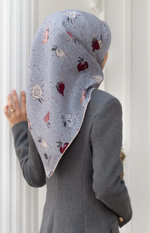 vissona-tivil-ipek-esarp-17645-15-0028-ac67-2 Vissona Tivil İpek Eşarp 17645 - 15 - 0028 - 0019 Gri Karışık Desen - Görsel 1