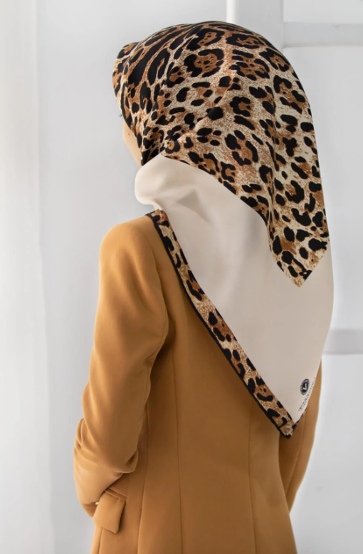 vissona-tivil-ipek-esarp-51796-2-0003-7-1cac Vissona Tivil İpek Eşarp 51796 - 2 - 0003 Krem Karışık Desen - Görsel 1