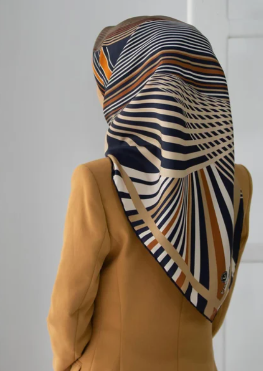 vissona-tivil-ipek-esarp-51837-6-0033-61694e Vissona Tivil İpek Eşarp 51837 - 6 - 0033 - 0004 Lacivert Karışık Desen - Görsel 1