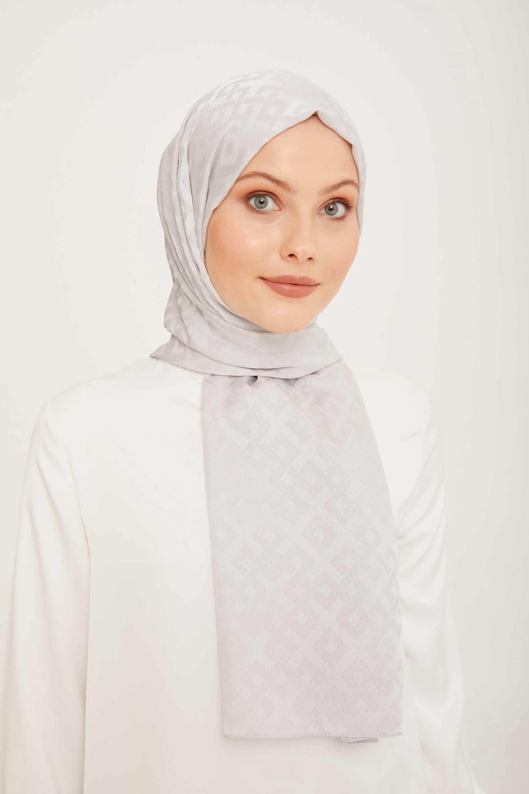 armine-trend-jan-jan-gumus-geometrik-d-390cfe Armine Trend Jan Jan Gümüş Geometrik Desen Jakar Şal 5-3128 - Görsel 1