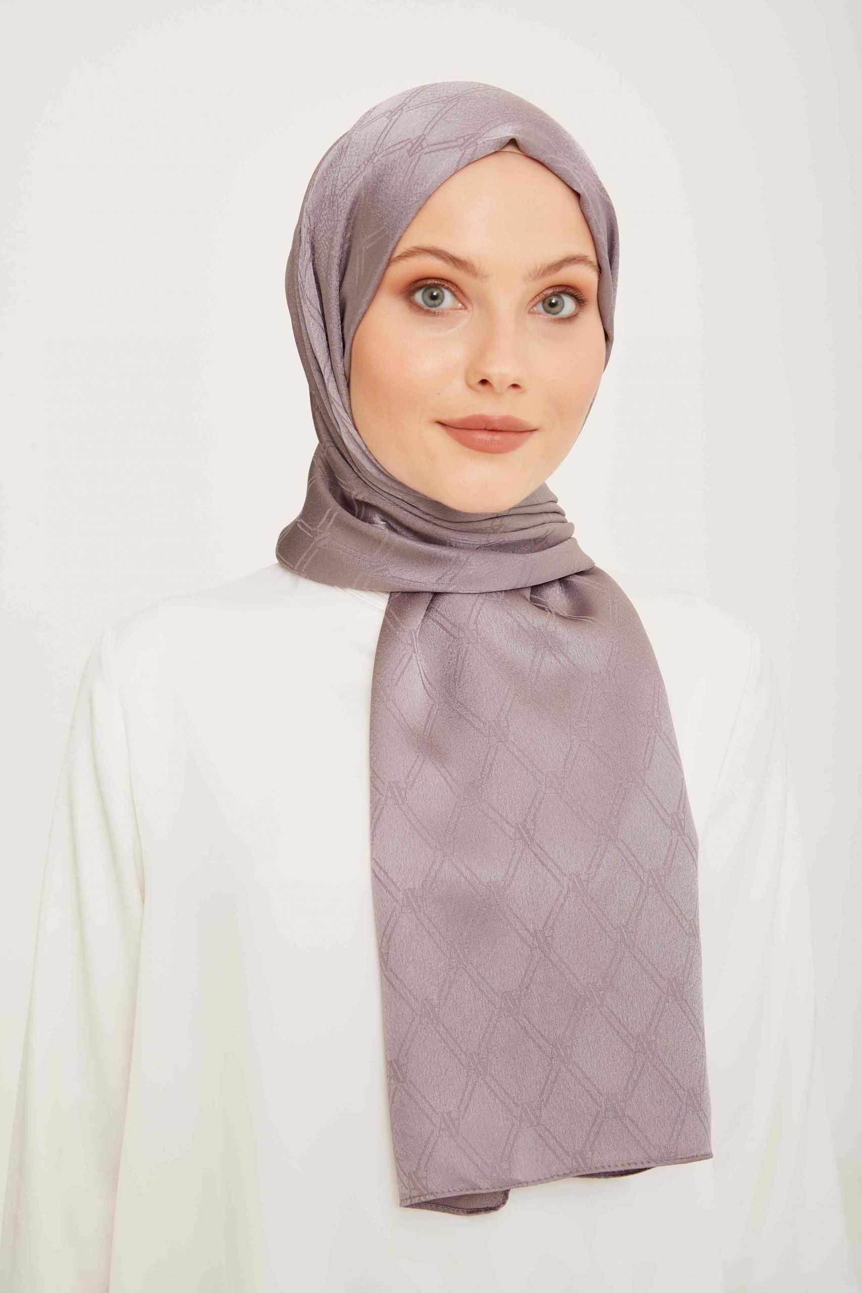 armine-trend-jan-jan-koyu-lila-monogra-eba24 Armine Trend Jan Jan Koyu Gri Monogram Desenli Jakar Şal 6 - 3019 - Görsel 1
