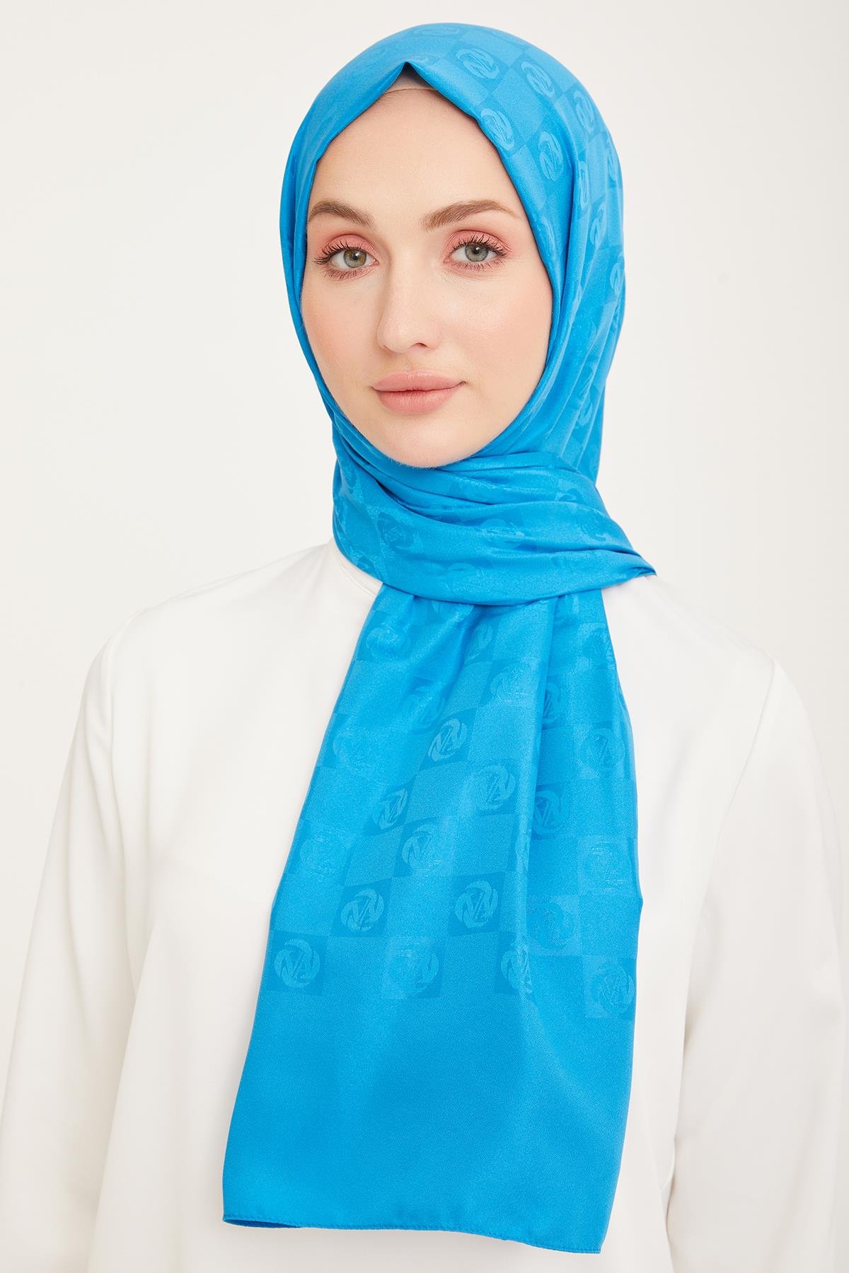 armine-trend-life-jakarli-deniz-mavisi-a11855 Armine Trend Lıfe Jakarlı Deniz Mavisi A Logo Dama Desen Şal 21158 - Görsel 1