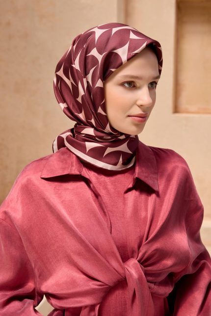 Belli Tivil Saf İpek Eşarp 4117-30 Vişne Çürüğü Karışık Desen