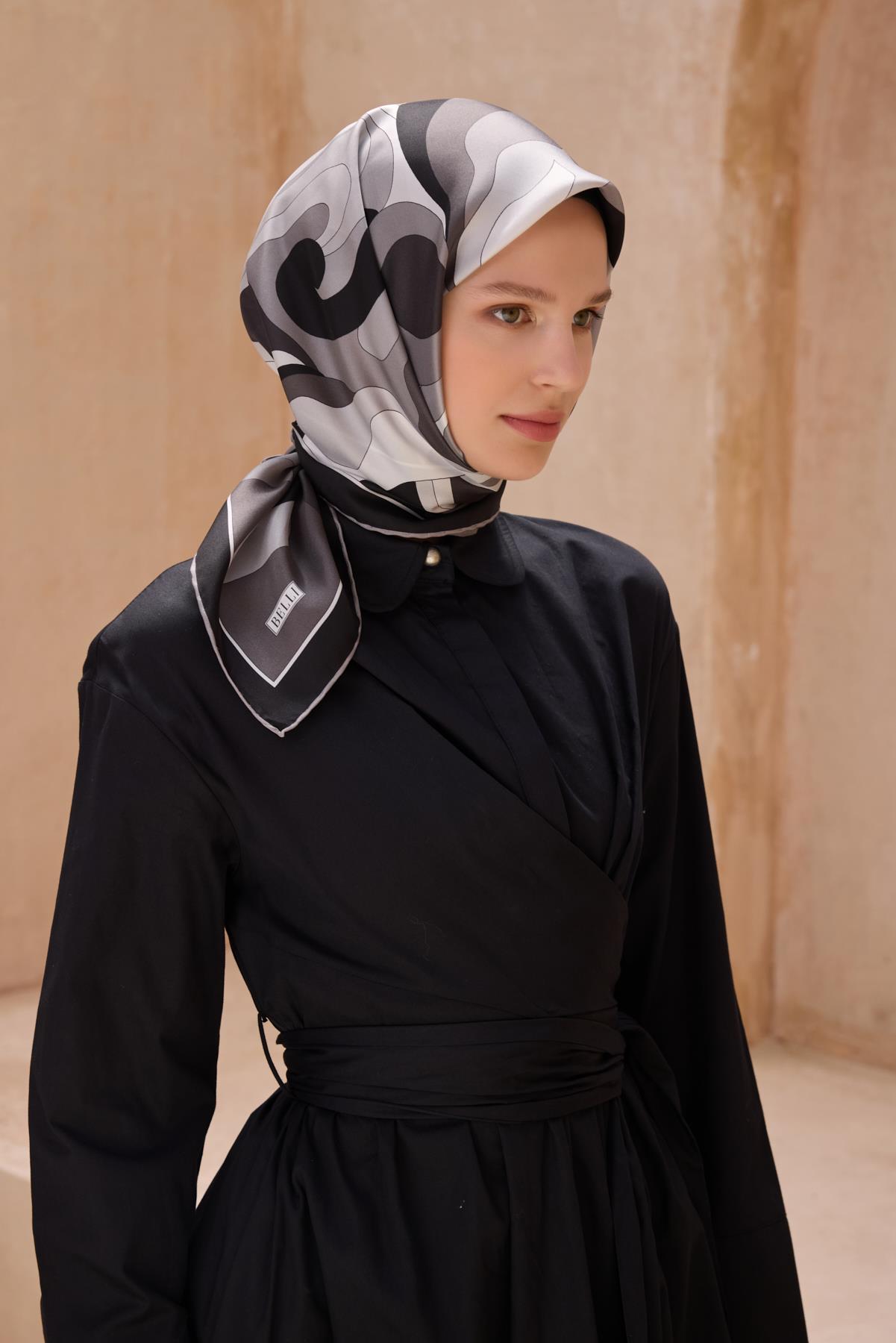 belli-tivil-saf-ipek-esarp-4108-90-siy-ac7b2- Belli Tivil Saf İpek Eşarp 4108 - 90 Siyah Karışık Desen - Görsel 1