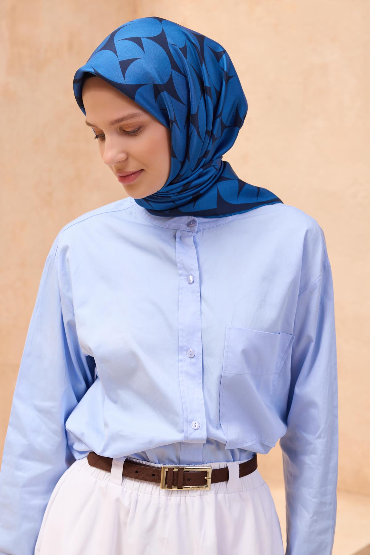 belli-tivil-saf-ipek-esarp-4117-54-lac-d0-6d6 Belli Tivil Saf İpek Eşarp 4117 - 54 Lacivert Karışık Desen - Görsel 1