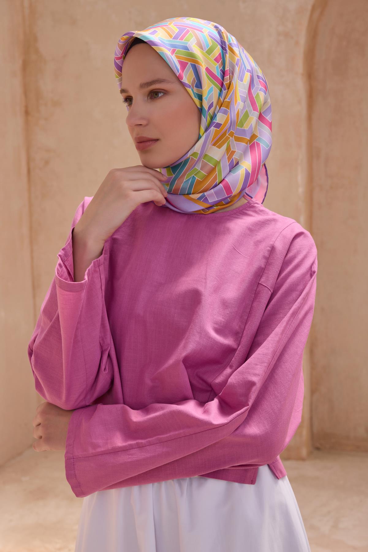 belli-tivil-saf-ipek-esarp-4119-57-pem-c6e0c- Belli Tivil Saf İpek Eşarp 4119 - 57 Pembe Karışık Desen - Görsel 1