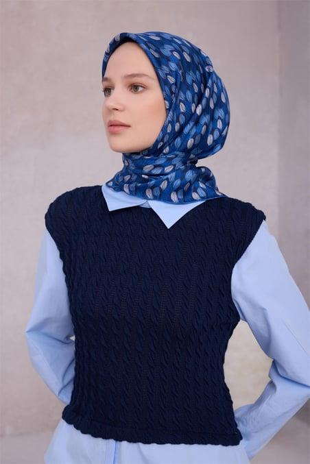 belli-tivil-saf-ipek-esarp-4204-86-mav-44bd- Belli Tivil Saf İpek Eşarp 4204 - 86 Mavi Yaprak Desen - Görsel 1