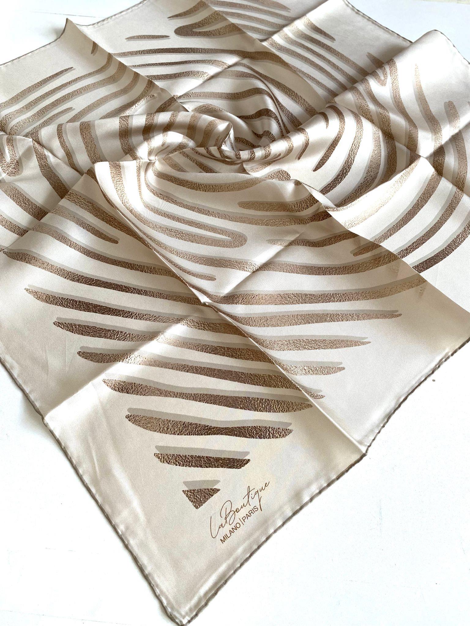 la-boutique-az-hatali-tivil-saf-ipek-e-eaabd0 La Boutique Az Hatalı Tivil Saf İpek Eşarp 51035 Sütlü Kahve Karışık Desen - Görsel 1