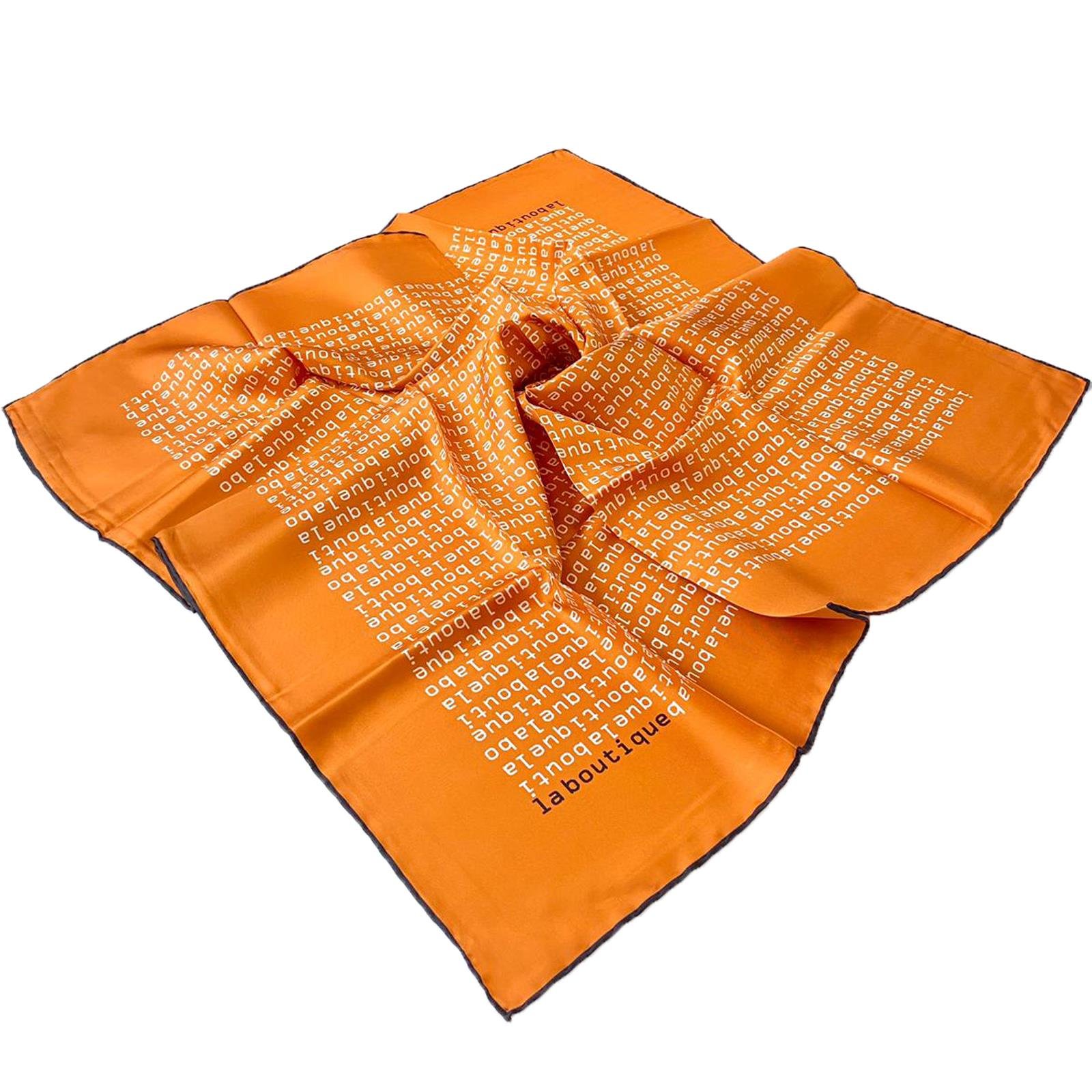 la-boutique-defolu-turuncu-yazi-desen-2c9bd5 La Boutique Az Hatalı Turuncu Yazı Desen Sura İpek Eşarp 30083 - Görsel 1