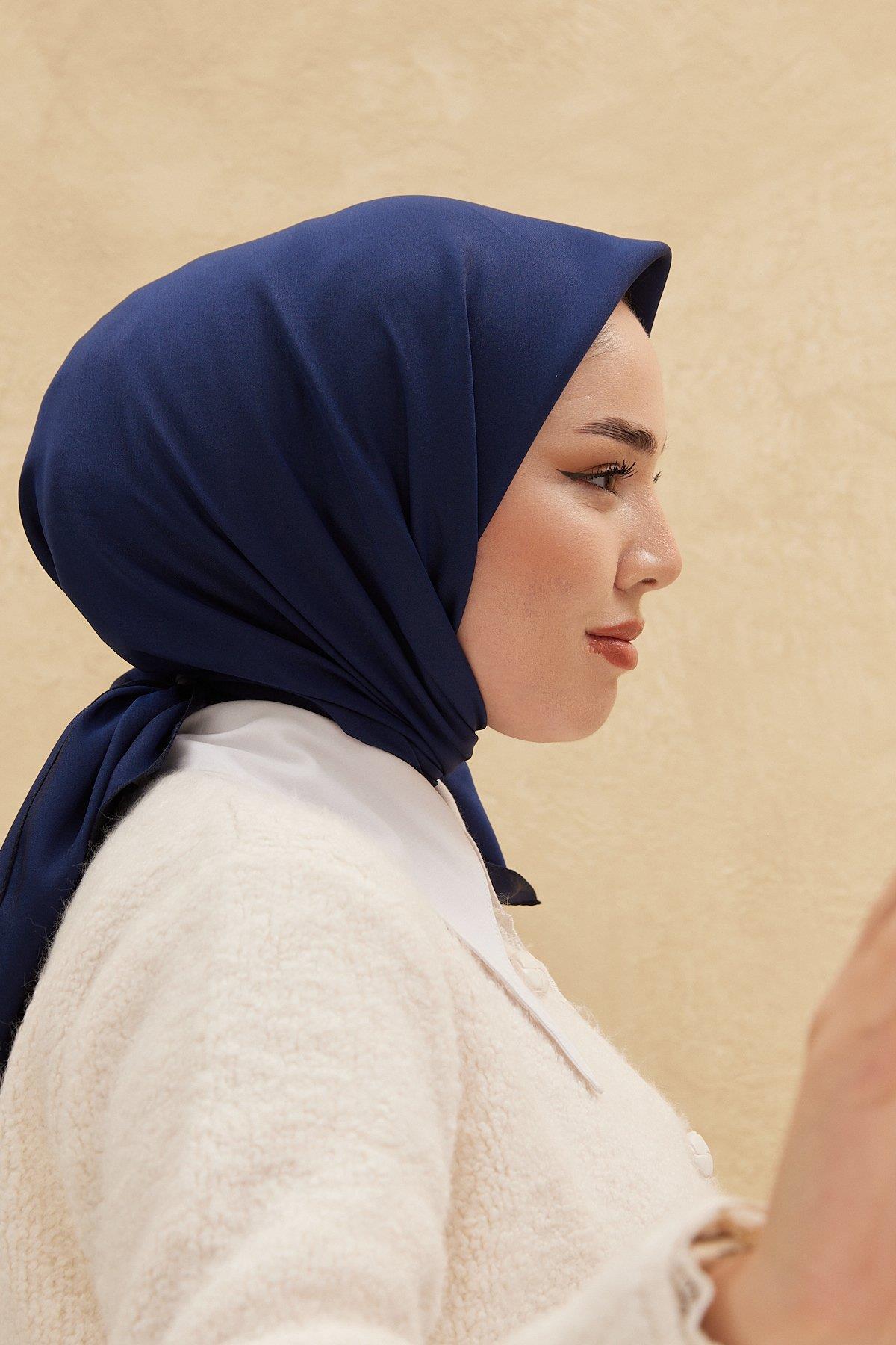 silkhome-shiny-lacivert-isiltili-esarp-c44a1f Silkhome Shiny Lacivert Işıltılı Eşarp 32753 - Görsel 1