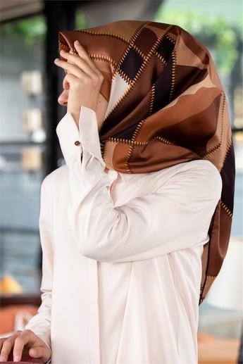 Vissona Tivil İpek Eşarp 17428 - 0004 - 0007 Kahverengi Geometrik Desen